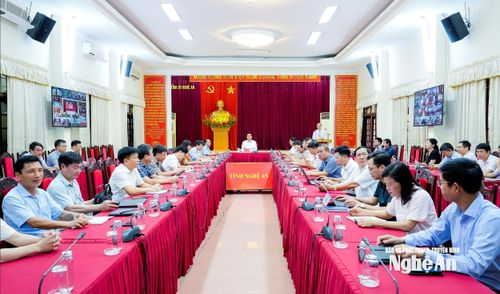 Tỉnh ủy khai mạc lớp bồi dưỡng nâng cao năng lực xử lý tình huống thực tiễn đối với đội ngũ cán bộ cơ sở. Ảnh: Phạm Bằng