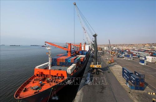 Hàng xuất khẩu tại cảng Luanda (Angola). Ảnh: Phi Hùng/Pv TTXVN tại Nam Phi