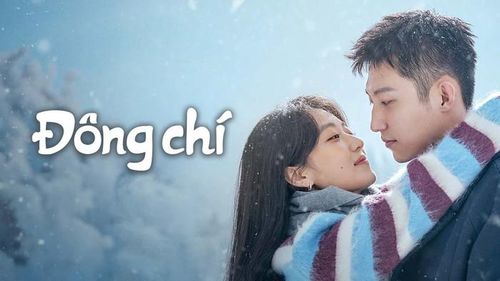 Đông Chí là lựa chọn nổi bật với khán giả yêu thích chuyện tình mang màu sắc trinh thám. Bộ phim kết hợp yếu tố phá án với mô-típ gương vỡ lại lành, kể về cuộc tái ngộ giữa cảnh sát hình sự Giang Thành Ngật và bác sĩ gây mê Lục Yên sau 8 năm chia xa. Khi cùng điều tra loạt vụ án bí ẩn, cả hai cũng dần đối diện với những hiểu lầm trong quá khứ. Tác phẩm tạo sức hút nhờ nhịp phim căng thẳng nhưng vẫn giữ được cảm xúc tình cảm xuyên suốt, đồng thời giúp Hoàng Cảnh Du và Tôn Thiên nhận nhiều lời khen về diễn xuất.