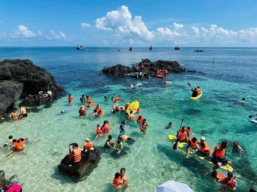 Đảo Lý Sơn là một trong những điểm đến nổi bật, được nhiều du khách lựa chọn. Ảnh: Như Đồng