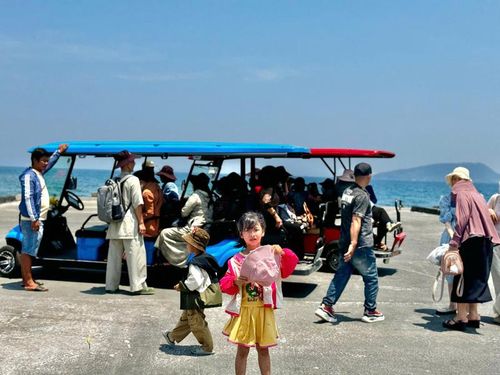 Quảng Ngãi hiện sở hữu nguồn tài nguyên du lịch phong phú với hơn 130 km bờ biển cùng nhiều danh thắng nổi tiếng như Lý Sơn, Sa Huỳnh và Mỹ Khê. Ảnh: Nguyễn Dương