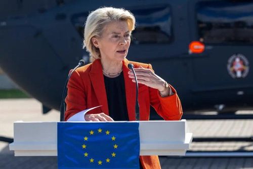 Bà Ursula von der Leyen, Chủ tịch ủy ban Châu Âu, tại Lithuania hồi tháng 2 năm 2025. Ảnh: AP