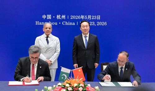 Thủ tướng Shehbaz Sharif đã đến Hàng Châu, tỉnh Chiết Giang vào ngày 23 tháng 5 để tham dự một cuộc gặp gỡ cấp cao quan trọng giữa hai nước, nhân kỷ niệm 75 năm thiết lập quan hệ ngoại giao, theo mô tả của Bộ Ngoại giao Trung Quốc. Ảnh: The Express Tribune.
