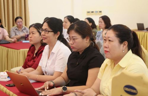 Cán bộ hội phụ nữ tham gia tập huấn. Ảnh: NGỌC HÀ