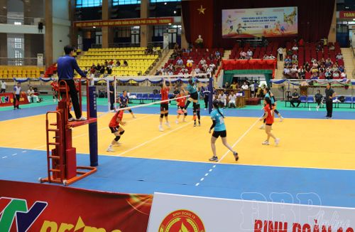 Pha phối hợp ghi điểm đẹp mắt của đội nữ Phú Thọ.