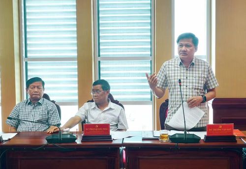  Phó Chủ tịch Thường trực HĐND tỉnh Trương Văn Đạt kiến nghị thay đổi cách thức tiếp công dân nhất là đối với công dân khu vực phía Tây tỉnh. Ảnh: Dũng Nhân 