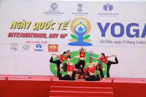 Tiết mục biểu diễn giao thức Yoga trên nền bài hát “Hào khí Việt Nam” được thể hiện uyển chuyển, mạnh mẽ qua từng động tác Yoga, góp phần tôn lên tinh thần khỏe khoắn, sự dẻo dai và niềm tự hào dân tộc, tạo dấu ấn đặc sắc trong chương trình.