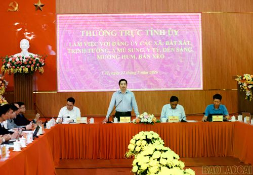 Đồng chí Bí thư Tỉnh ủy Dương Quốc Huy phát biểu kết luận buổi làm việc với Thường trực Đảng ủy cụm 7 xã khu vực phía Bắc của tỉnh.