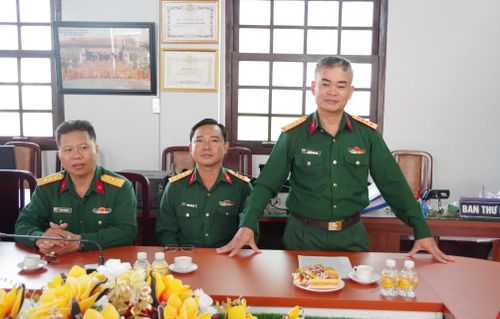 Đại tá Nguyễn Văn Sơn, Chính ủy Bộ CHQS tỉnh chúc mừng Đại lễ Phật đản năm 2026