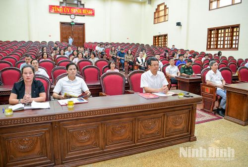 Các đại biểu dự hội nghị tại điểm cầu tỉnh Ninh Bình.