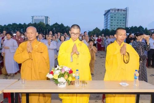 Chư Tăng, Phật tử tham dự