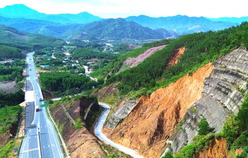 Các phương tiện còn lại được phép di chuyển nhưng phải tuân thủ tốc độ tối đa 60km/h.