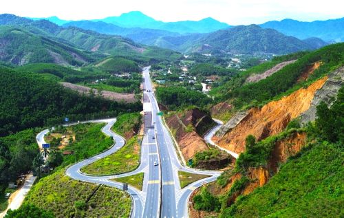 Tuy nhiên, trên tuyến vẫn còn một số điểm sạt lở mái ta luy cuối năm 2025 đến nay vẫn chưa được xử lý.