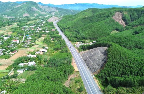Dự án giúp kết nối liên hoàn với cao tốc Cam Lộ - La Sơn và Đà Nẵng - Quảng Ngãi, giảm tải cho quốc lộ 1 và góp phần hoàn thiện trục giao thông huyết mạch miền Trung, tạo động lực phát triển kinh tế - xã hội cho khu vực.