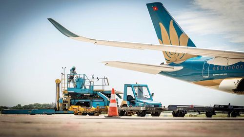 Mọi công đoạn nhằm đảm bảo an toàn cho chuyến bay trước khi cất, hạ cánh vẫn luôn được thực hiện chuẩn chỉ.