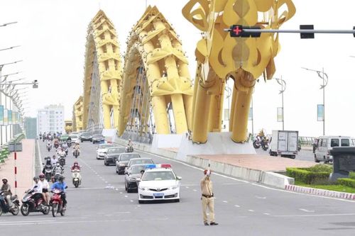 Công an TP Đà Nẵng tăng cường điều tiết giao thông đường bộ, đường thủy phục vụ DIFF 2026.