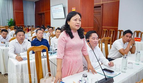  Bà Trần Ngọc Loan, Chủ tịch Hội Xúc tiến thương mại và Phát triển nguồn nhân lực tỉnh Cà Mau, cho rằng cần có cơ chế ưu tiên cho doanh nghiệp vay nuôi thủy sản, phát triển du lịch cộng đồng.
