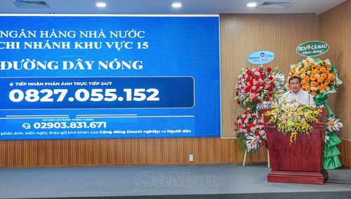  Ông Liêu Trí Tài, Phó Giám đốc NHNN chi nhánh Khu vực 15, công bố đường dây nóng “Kết nối ngân hàng - doanh nghiệp”.