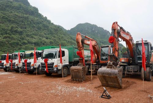 Nghi thức động thổ Dự án Nhà máy xử lý môi trường và phát điện công nghệ cao Núi Thoong. Ảnh: Hương Ly