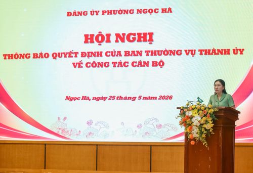 Bí thư Đảng ủy phường Ngọc Hà Đỗ Thị Lan Hương phát biểu tại hội nghị. Ảnh: Duy Khánh