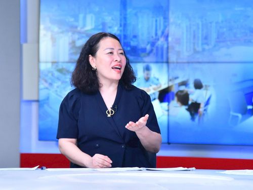 PGS.TS Trần Thị Diệu Oanh chia sẻ tại chương trình. Ảnh: Viết Thành