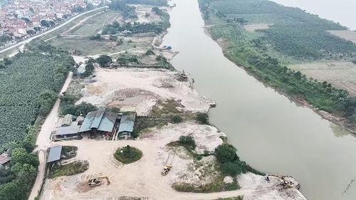 Một bãi cát vi phạm đất đai tại thôn Đại Độ. Ảnh: Internet