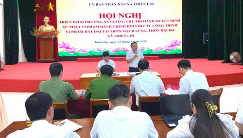 Phó Chủ tịch UBND xã Thiên Lộc Nguyễn Khắc Tuấn phát biểu chỉ đạo tại hội nghị. Ảnh: Hy Ninh
