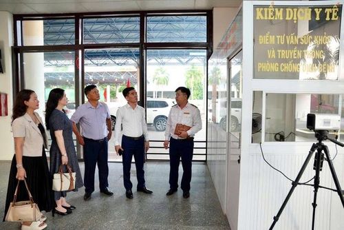 Giám đốc CDC Quảng Trị chỉ đạo triển khai công tác kiểm dịch y tế trước diễn biến phức tạp của dịch bệnh Ebola tại Cửa khẩu Quốc tế Lao Bảo, Cửa khẩu Quốc tế La Lay và Cảng Cửa Việt.