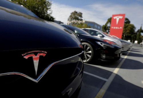  Elon Musk hiện sở hữu khoảng 12% cổ phần của Tesla. Ảnh: Reuters. 