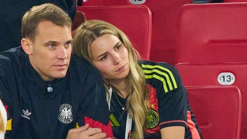  Anika Bissel, vợ của Manuel Neuer cũng là một trong những nàng WAG nổi bật của tuyển Đức tại World Cup 2026. Người đẹp 25 tuổi là VĐV bóng ném chuyên nghiệp, từng thi đấu cho CLB ESV 1927 Regensburg tại Đức. Cô và Neuer công khai mối quan hệ từ năm 2020 trước khi tổ chức hôn lễ vào năm 2023. Chênh lệch tuổi tác gần 12 năm khiến cặp đôi từng thu hút nhiều chú ý từ truyền thông Đức. Ảnh: Fuersie. 