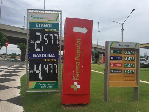  Xăng trộn cồn sinh học tại Brazil được phổ biến từ nhiều năm trước. Ảnh: Reuters. 