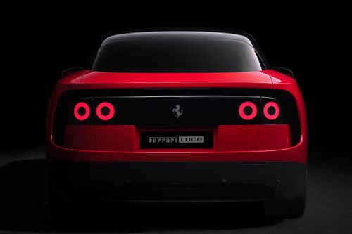 Với Ferrari Luce, thương hiệu cho thấy quyết tâm mạnh mẽ trong kỷ nguyên điện hóa. Mức giá của mẫu siêu xe này vẫn chưa được công bố, nhưng có thể vượt mức 500.000 Euro (582.000 USD).
