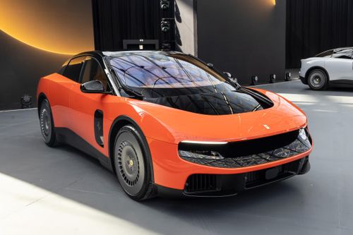Luce được kỳ vọng sẽ giúp Ferrari tiếp cận thế hệ khách hàng trẻ giàu có, nhóm cởi mở hơn với xe điện. Tuy nhiên, chắc chắn đây không phải là một mẫu xe phù hợp với toàn bộ Ferrarista.