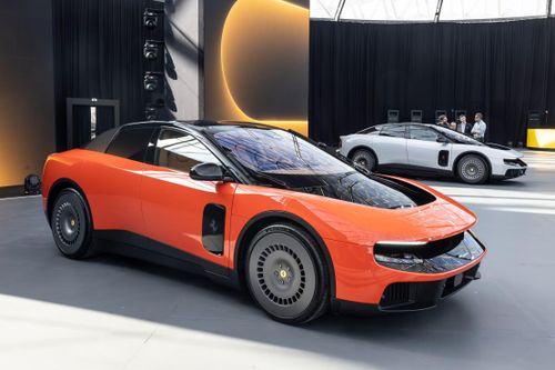 Ferrari Luce là mẫu xe thuần điện đầu tiên của thương hiệu trong kỷ nguyên điện hóa. Siêu phẩm EV này đã chính thức được trình làng ngay trong tháng 5/2026.