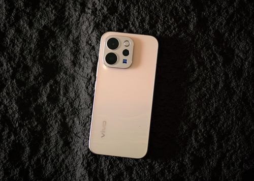  Sản phẩm tầm trung như Oppo Reno, Vivo V hay Xiaomi T series sẽ được nâng lên tầm giá cận cao cấp. 