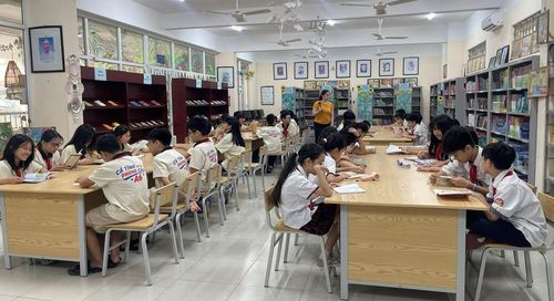 Nhiều trường học đã xây dựng tủ sách mới