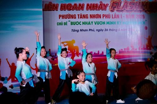 Tiết mục "Rock hạt gạo" của CLB T-Kids