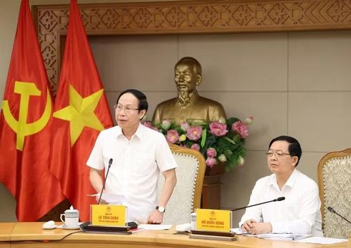 Phó Thủ tướng Lê Tiến Châu phát biểu tại cuộc họp. (Ảnh VGP)