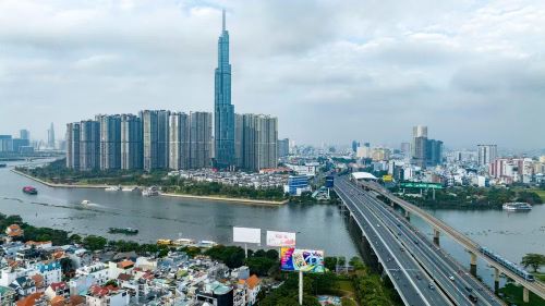 Thành phố cũng hình thành các trung tâm tài chính, logistics tầm khu vực và quốc tế.