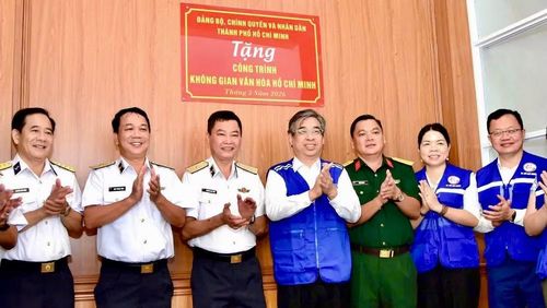 Đại biểu dự khánh thành Không gian văn hóa Hồ Chí Minh tại Lữ đoàn 955.