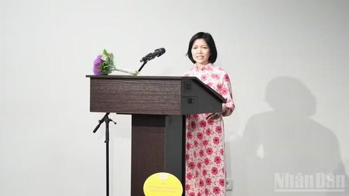 Tổng Lãnh sự Việt Nam tại thành phố Ekaterinburg phát biểu tại sự kiện. (Ảnh: XUÂN HƯNG)