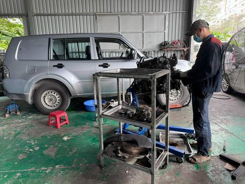 Một số chủ xe phản ánh các hiện tượng như khó khởi động, xe chạy không "bốc", tăng tốc chậm, tiêu hao nhiên liệu nhiều hơn hoặc động cơ nóng hơn khi sử dụng xăng E10.