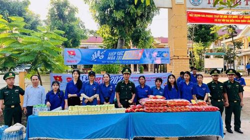 Hoạt động tiếp sức mùa thi những năm qua góp phần giúp thí sinh yên tâm tham gia kỳ thi. Ảnh: TL