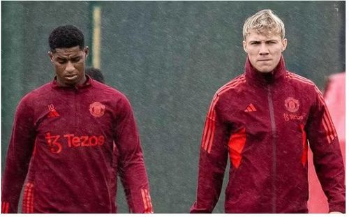 Tuy nhiên, Hojlund không đáp ứng được kỳ vọng của ban huấn luyện Man United. Sau giai đoạn không ổn định tại Anh, Hojlund tìm lại phong độ khi sang Serie A.