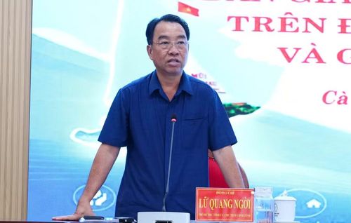 Ông Lữ Quang Ngời, Chủ tịch UBND tỉnh Cà Mau tiếp thu ý kiến chỉ đạo của Bí thư Tỉnh ủy.