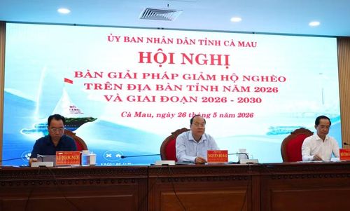 Đại biểu chủ trì hội nghị.