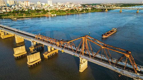 Sau gần 2 tháng thi công, công trình đang bước vào giai đoạn nước rút. Các đơn vị tập trung hoàn thiện những hạng mục cuối cùng để chuẩn bị thông xe trở lại theo kế hoạch vào ngày 27/5, phục vụ nhu cầu đi lại của người dân.