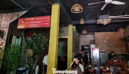 Một số nhà hàng tại khu vực đường Hoàng Quán Chi (phường Dịch Vọng, TP Hà Nội) đột ngột mất điện vào trưa 26/5.