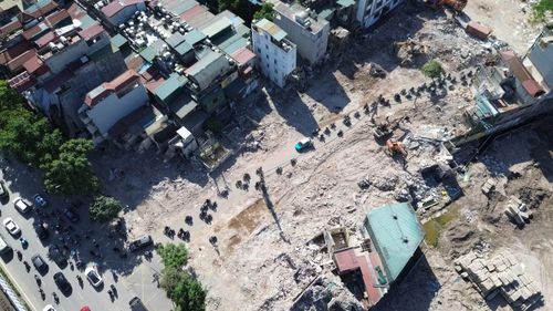 Được biết, theo quy hoạch tuyến đường Vành đai 2,5 có tổng chiều dài 19,41km, mặt cắt từ 40-50m. Tuyến có điểm đầu giao với đường đầu cầu Thanh Trì, điểm cuối tại phường Phú Thượng. Dự án được khởi công từ nhiều năm trước, song đến nay vẫn chưa hoàn thành.
