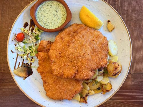 Món thịt chiên giòn schnitzel yêu thích của Harry Kane - Ảnh: SunSport